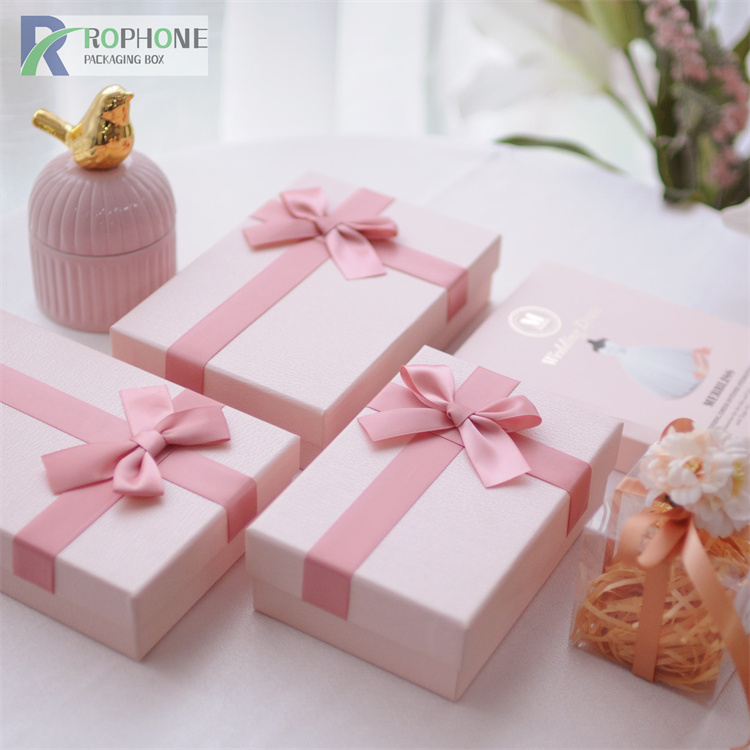 The packaging is the brand | These dior gift packaging directly transmit the brand concept